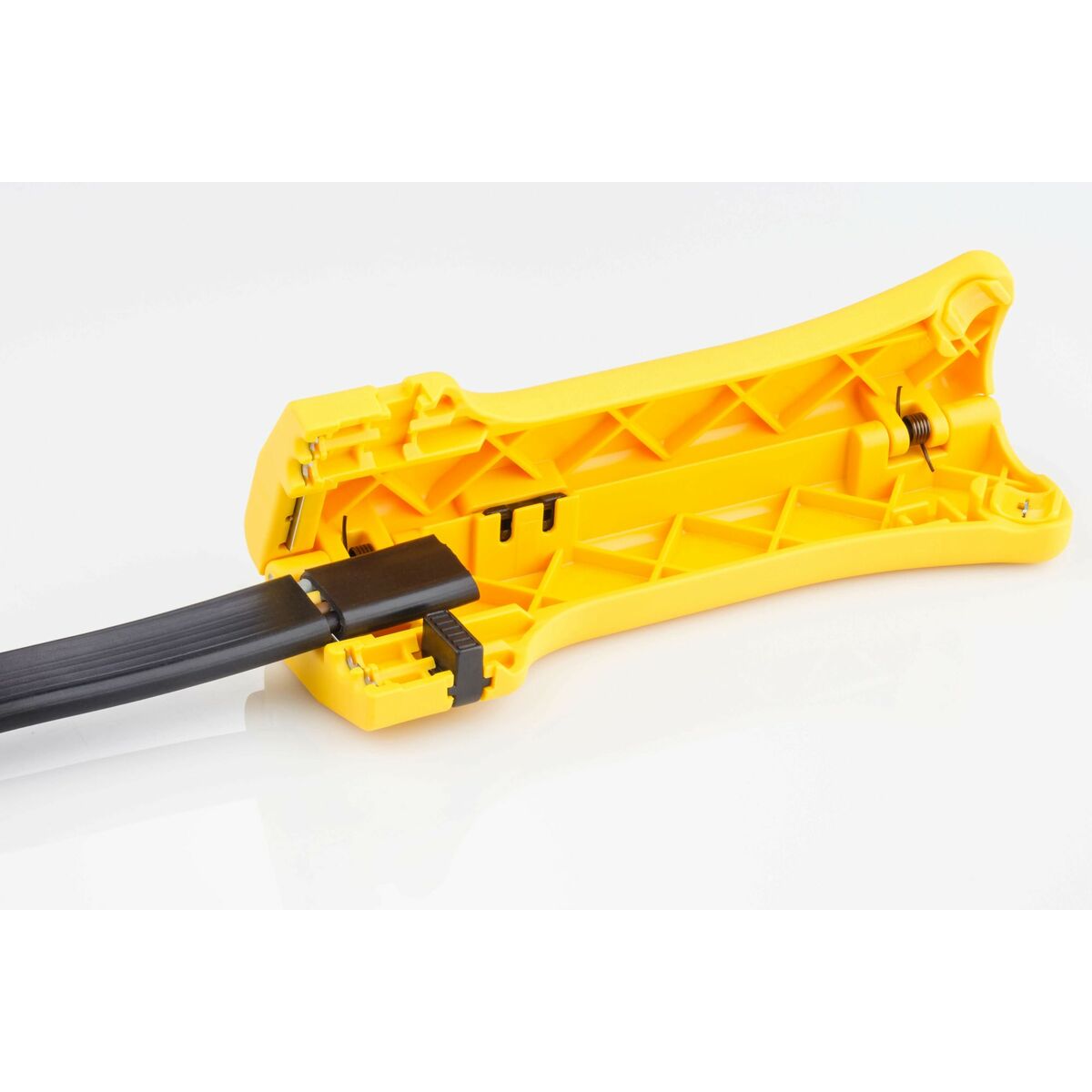 V5H8F2066EFF40CB686745EEC4DF55BEAFFR6630496P4