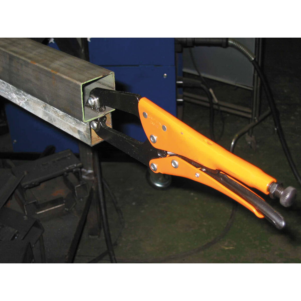 V4H57FB518F164F5EA5BE0CEE2E57E13A7AR7370643P4