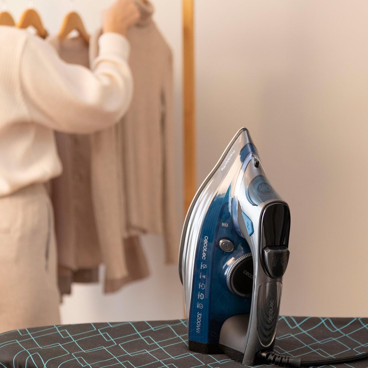 V4H3549643F82F1ACA13EC692DFE059A410R7438879P10